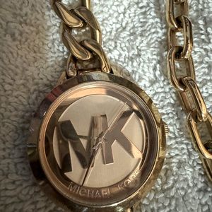 Rose gold MK watch. Great condition ( just needs a battery)